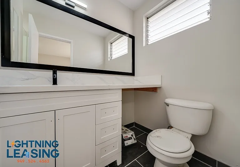 1035 N Hayworth Ave #100 — Photo 12