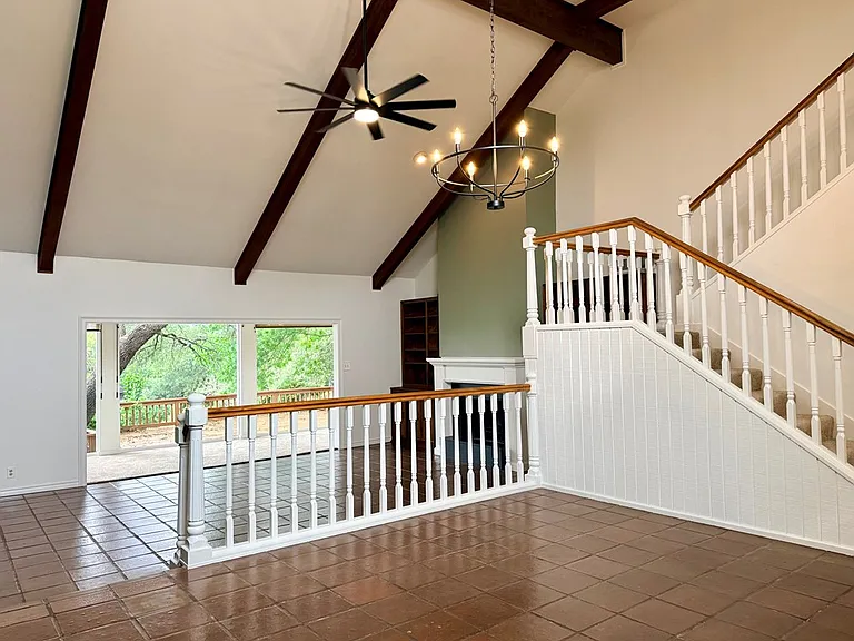 511 Fairway Dr — Photo 4