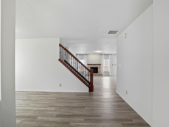 5th image of 2954 Holiday Way
