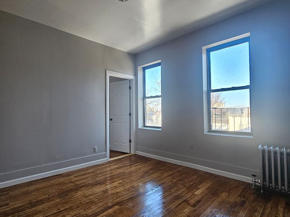 2nd image of 3252 41st St APT 3B