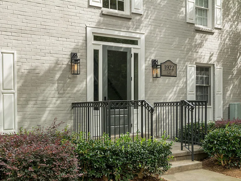 The Ashford Apartments — Photo 22