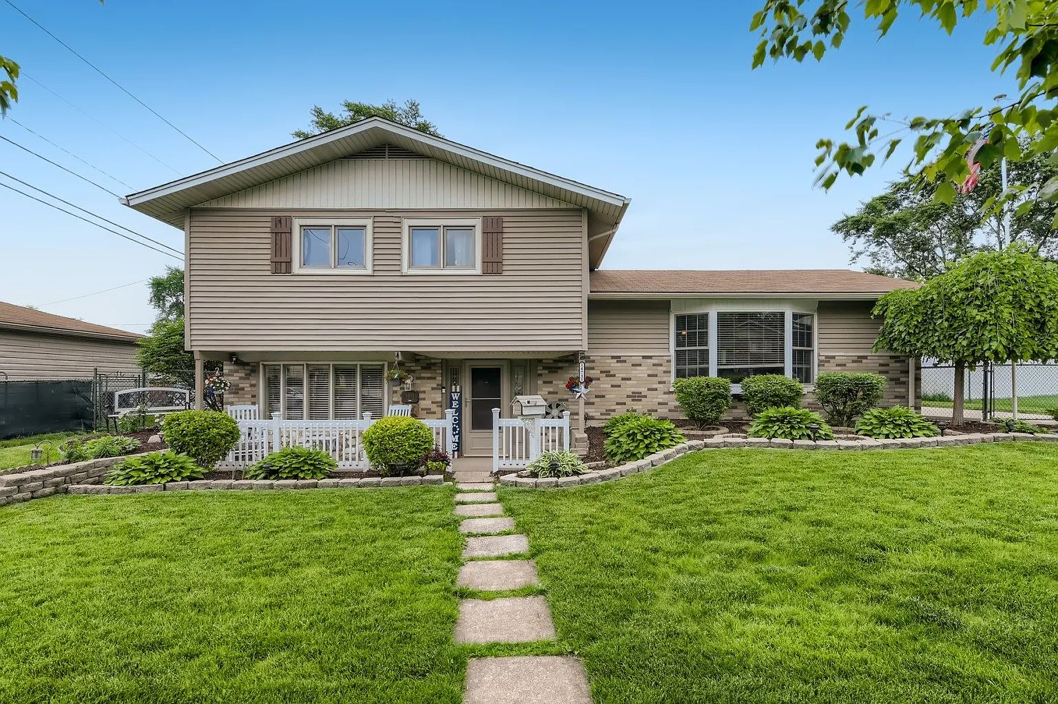 14731 Park Ave photo 1