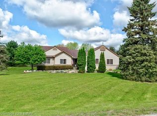 7789 Thunder Bay Dr, Pinckney, MI