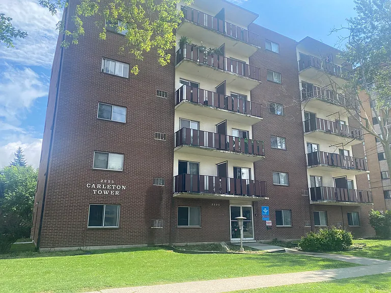 2225 University Ave W — Photo 1