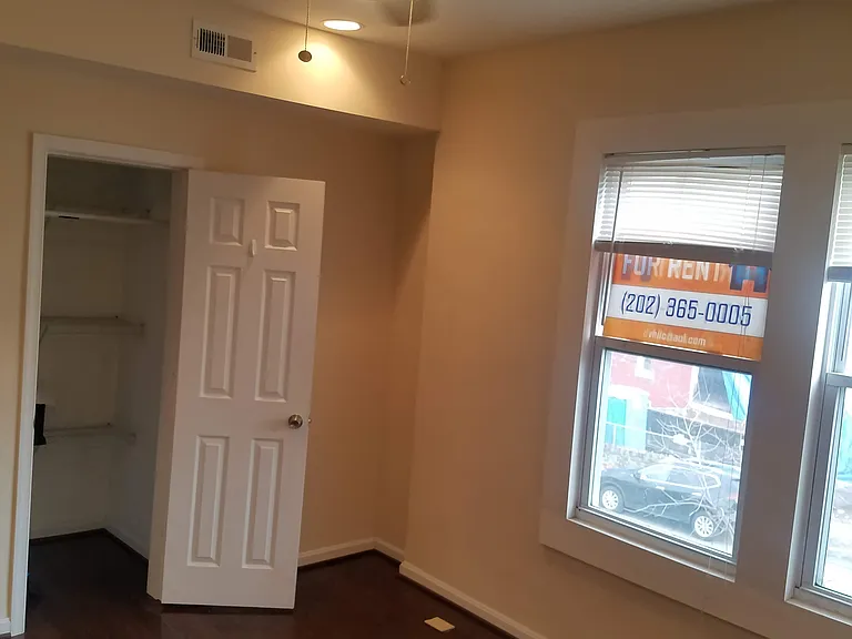 1107 Penn St NE #1 — Photo 9
