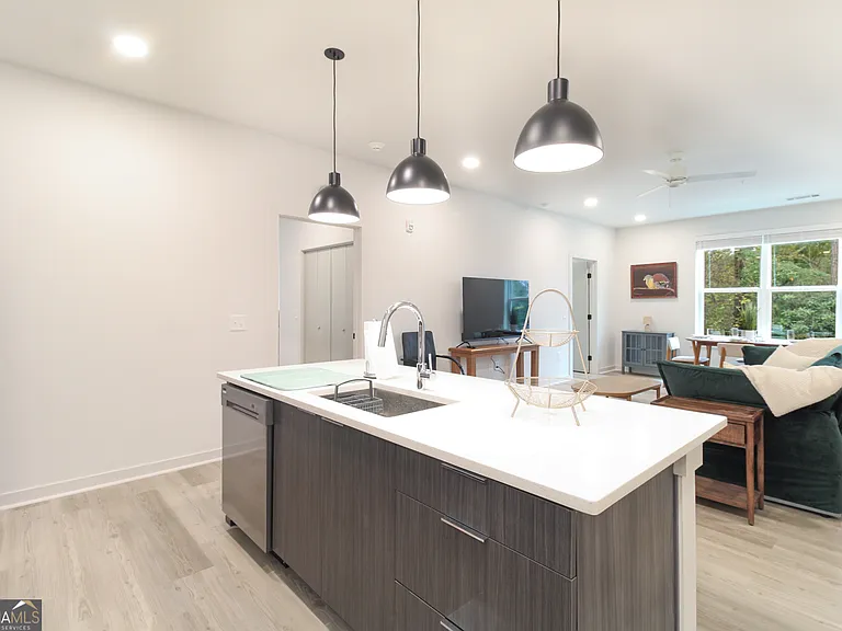 240 Martha Dr #110 — Photo 18