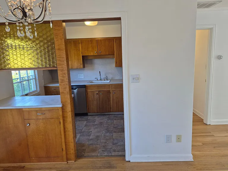 Broadmoor Manor — Photo 80