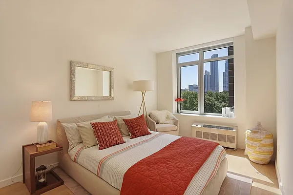 Rented by Red Apple Group | media 37