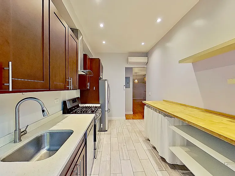 447 Evergreen Ave #1 — Photo 2
