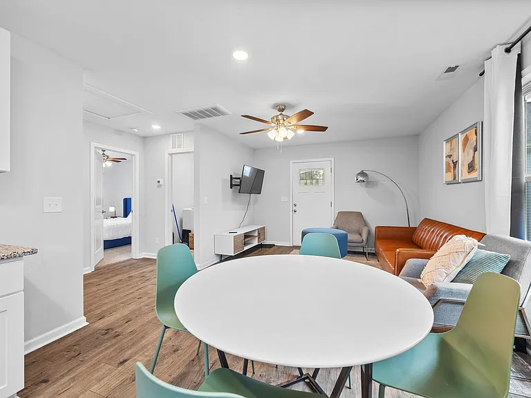 607 Dowd St — Photo 7