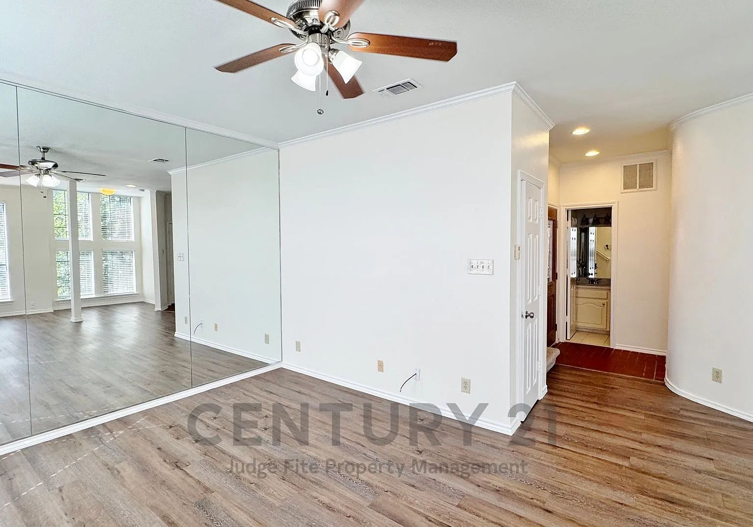 Desirable 2-Story, 2/2.5 in University Park For Rent! — Photo 3