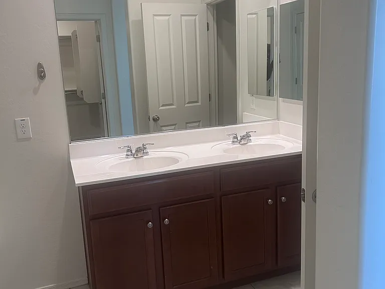 15422 W Windward Ave — Photo 45