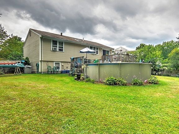 3rd image of 85 Hubbard Ave