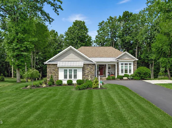 26 Yachtsman Way, Malta, NY 12020