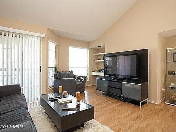 12153 Penderview Ln APT 2034, Fairfax, VA 22033