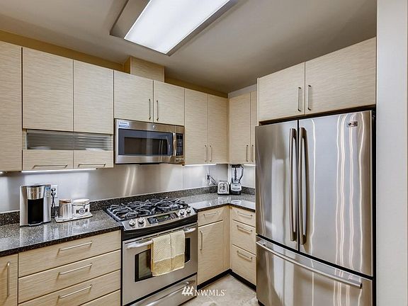 4th image of 1530 NW Market St Unit 211