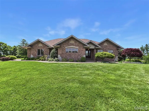 1751 Elizabeth Rd, Staunton, IL 62088