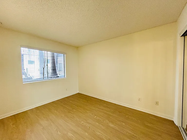 10520 National Blvd — Photo 23