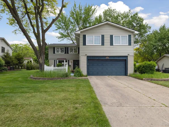 4134 Cypress Dr, Troy, MI 48085