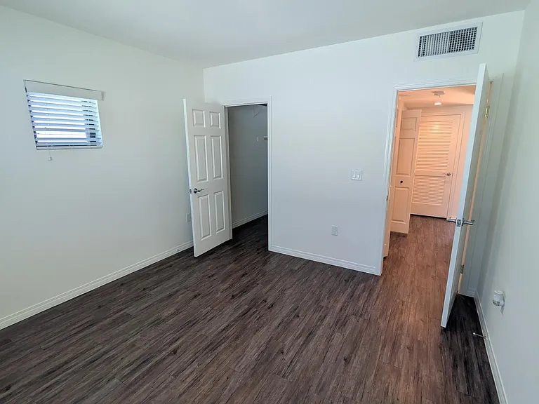 201 S Balcom Ave #B — Photo 7