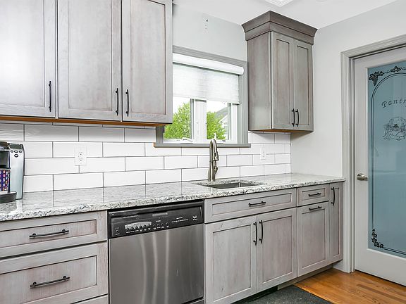 3rd image of 26 Lincoln Pl
