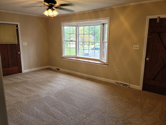 3rd image of 183 Glenwood Dr #183