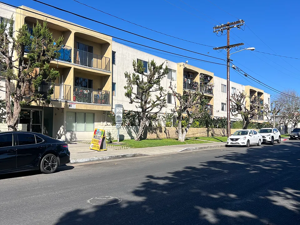 Lennox Lanai Apartments