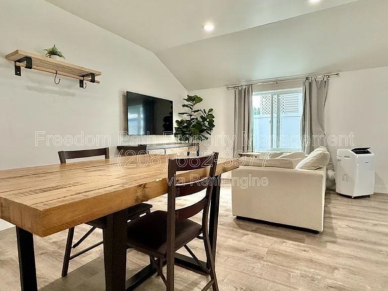 1519 E Montana Ave — Photo 4