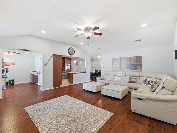 3rd image of 1116 Seabrook Dr