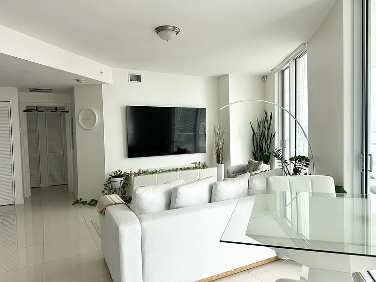 300 S Biscayne Blvd #T-2208 — Photo 5