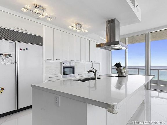 2nd image of 100 S Pointe Dr APT 1506
