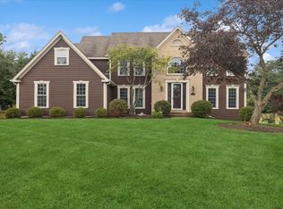 750 Old Westbury Rd, Crystal Lake, IL 60012