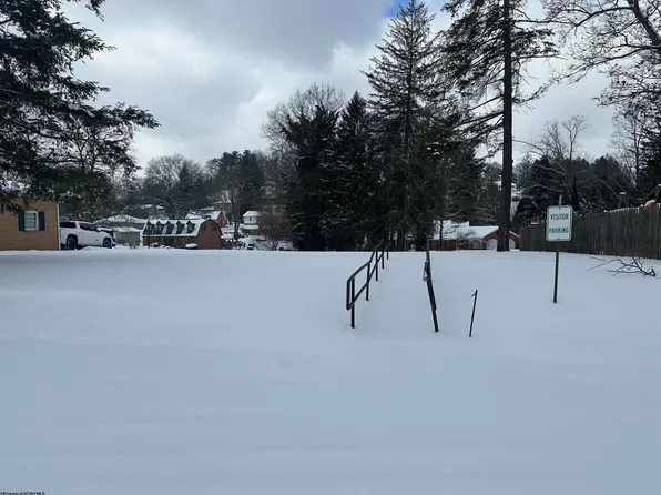 3 Farms Ct, Fairmont, WV 26554