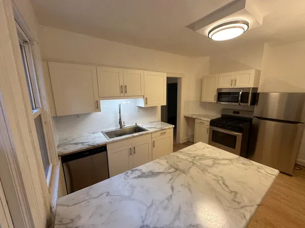 932 S 4th St, Milwaukee, WI 53204