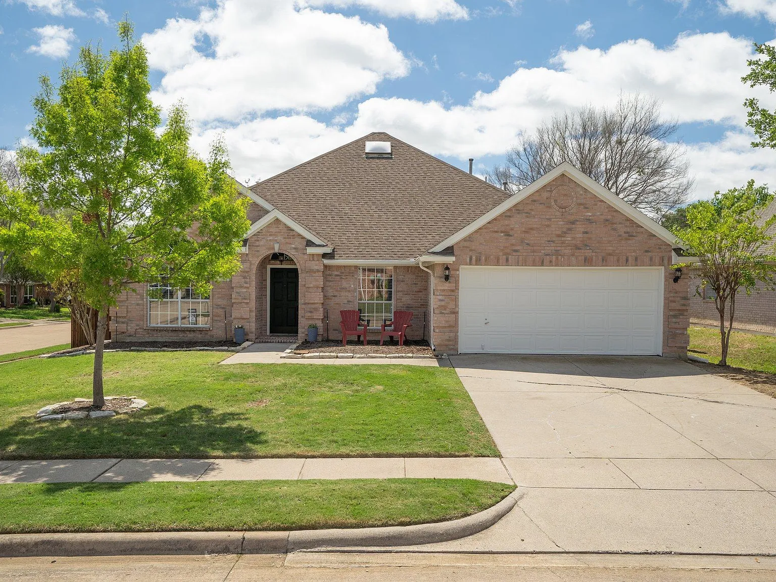 3 bed, 2023 sqft, $3,000 — Photo 1