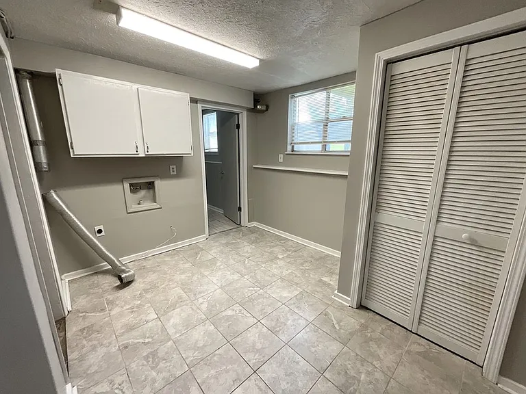 2942 E Erie St — Photo 11