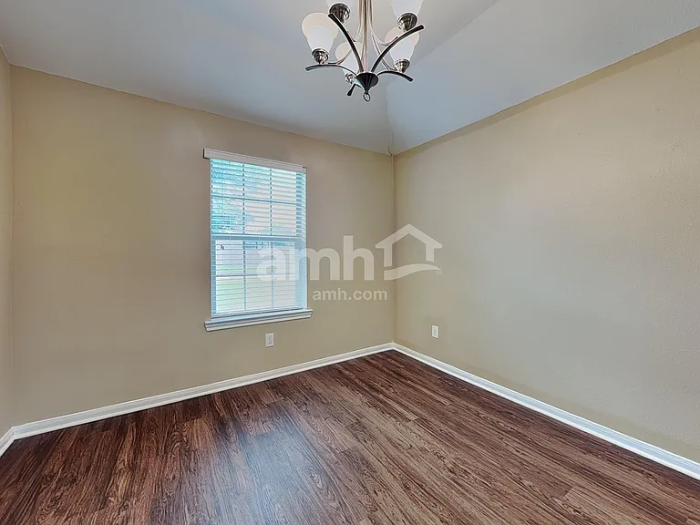 28606 Lockeridge Farms Dr — Photo 5