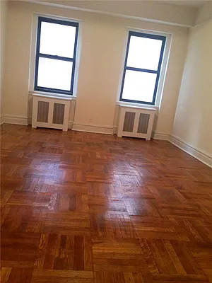 Rented by Siderow Residential Group | media 6