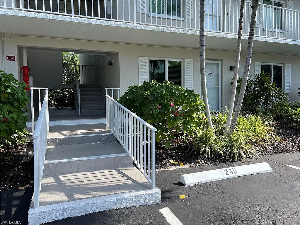 2 bed, 2.0 bath, 1100 sqft, $5,000 — Photo 3