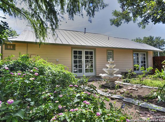 2nd image of 815 Fern Meadow Dr