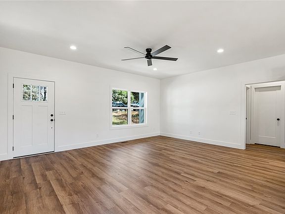 4th image of 125 Cambridge Ln