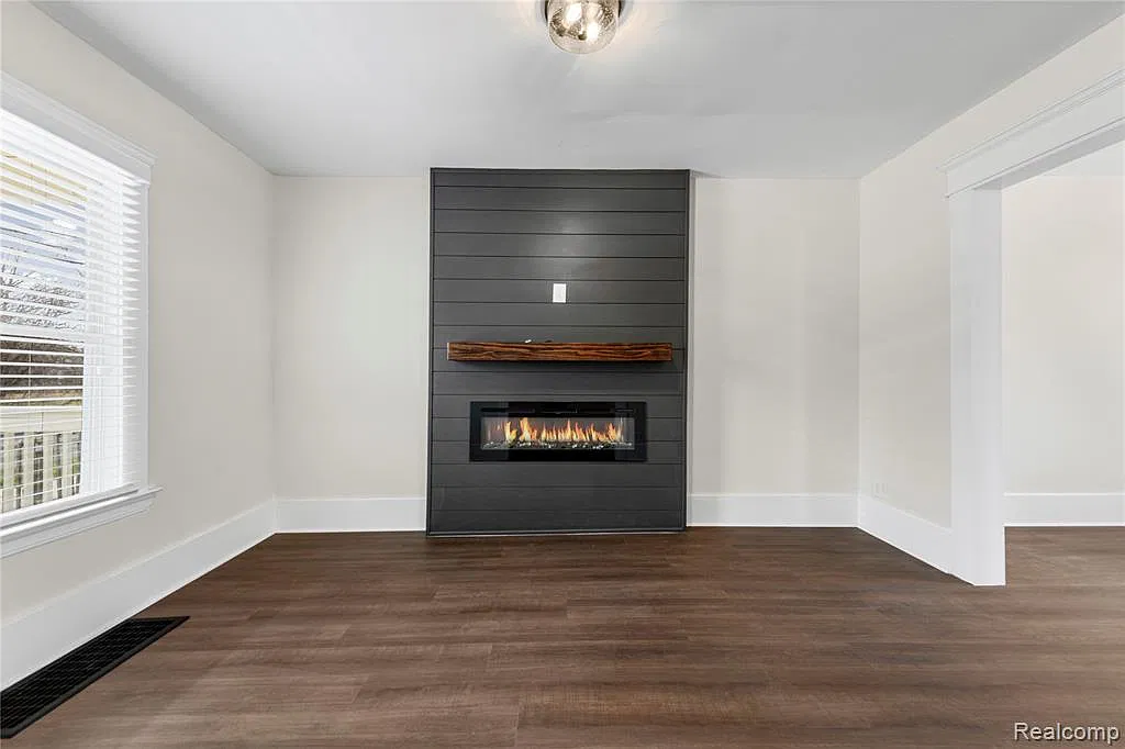 3 bed, 1.5 bath, 1214 sqft, $1,800 — Photo 4