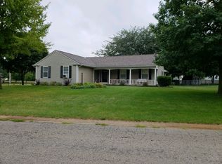 2001 Spruce Ln, Monticello, IL 61856