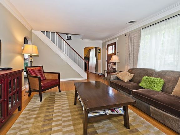 5th image of 398 Plainfield Ave