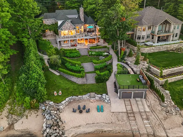 29 McArthur Dr, Penetanguishene, ON L9M 1X3