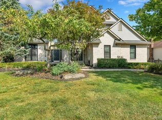 24392 Cote Dnel Dr, Farmington Hills, MI 48336