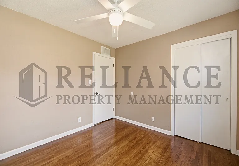 2103 W Columbine Ln — Photo 35