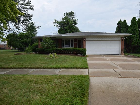 2nd image of 27728 Oakcrest Dr