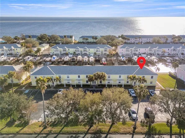 5146 Beach Dr SE APT F, Saint Petersburg, FL 33705