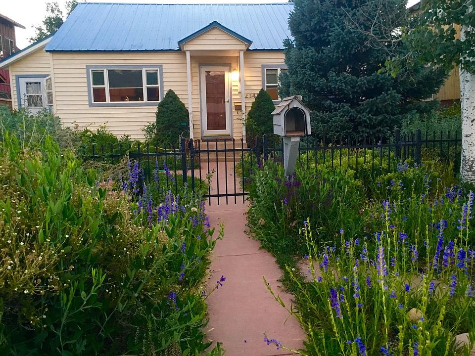 Walkway to the home.